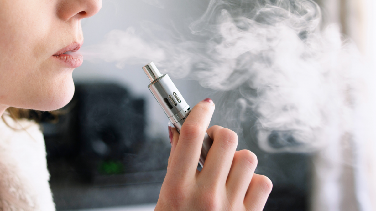 does vaping stain your teeth